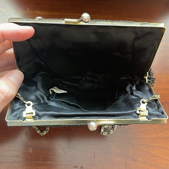 La Regale Vintage Beaded Clamshell Purse - Picture 4 of 7